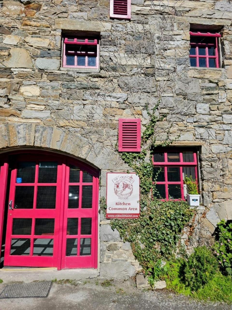 Old Mill Holiday Hostel ウェストポート エクステリア 写真